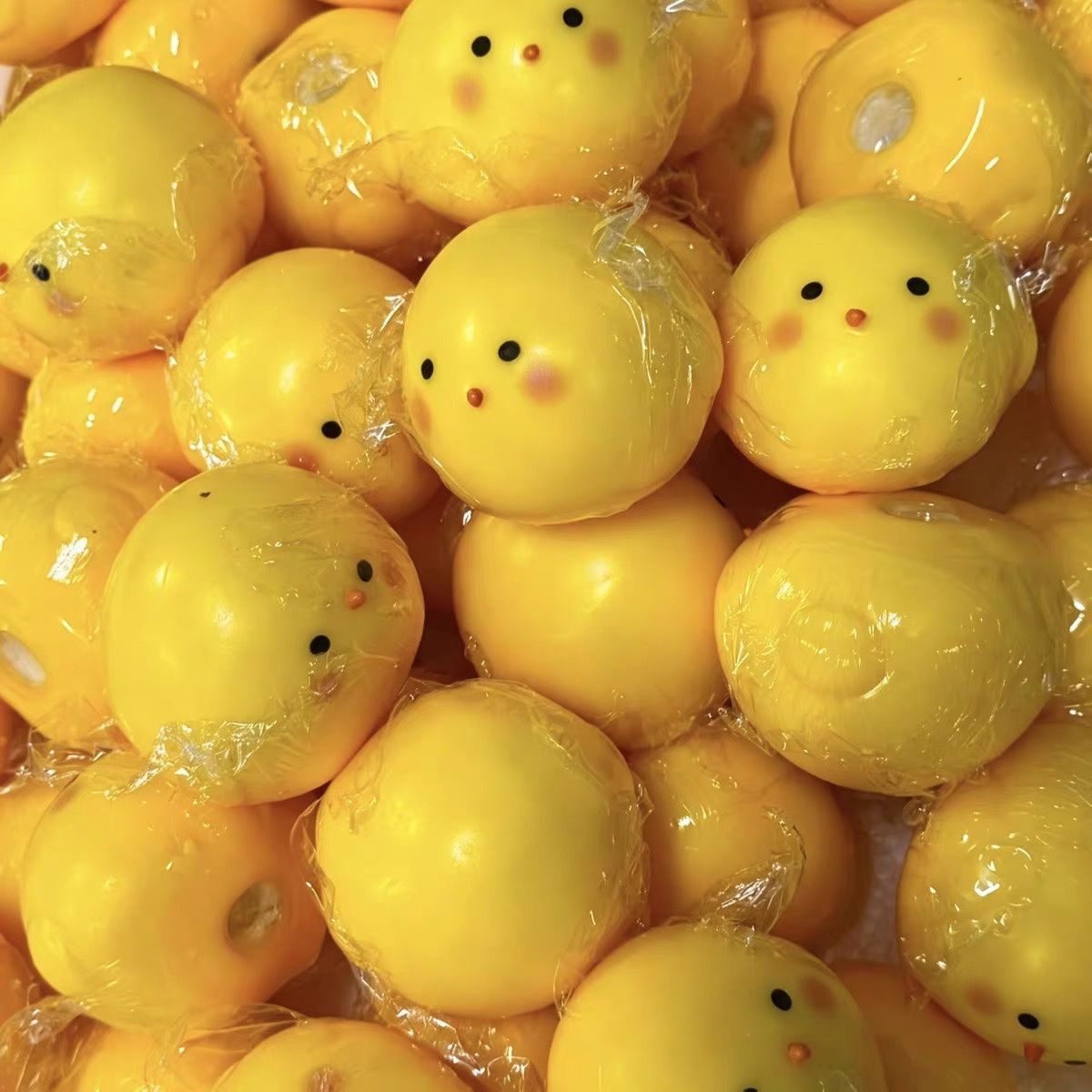 Crunchy Ball Cute Little Yello - Party Games Questions 评论和价格