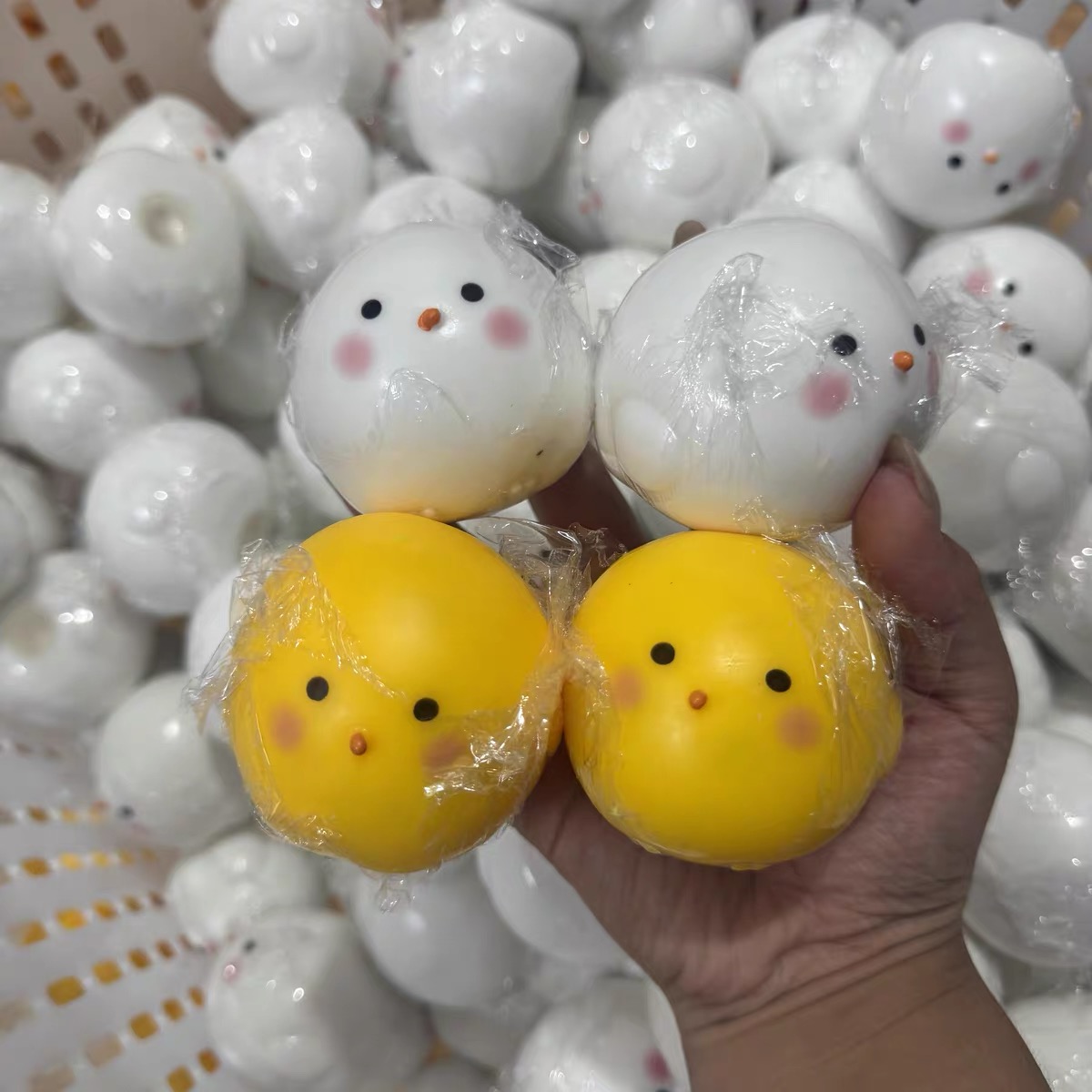 Crunchy Ball Cute Little Yello - Party Games Questions 评论和价格